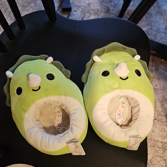 Squishmallows Other - Squishmallows Green and White Dinosaur Kids Slippers